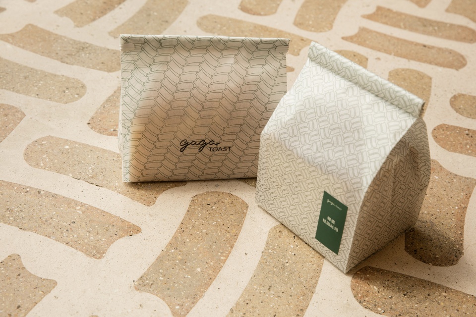 GAGA TOAST China by dongqi Design