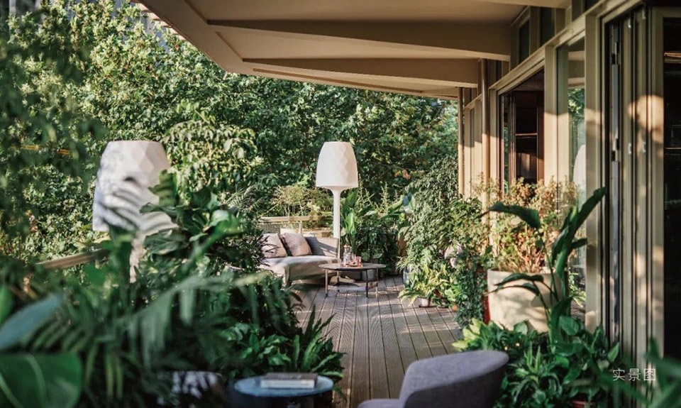 landscape architectural and living facade design for the roof by aspect studios