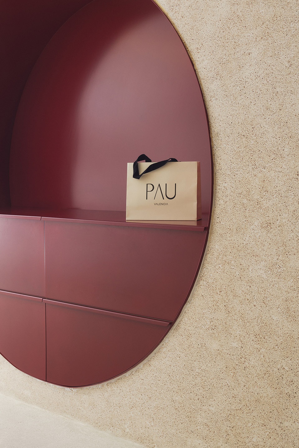 pau flagship store by estudio diir