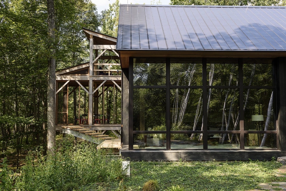 Fox Hall Barn House by BarlisWedlick