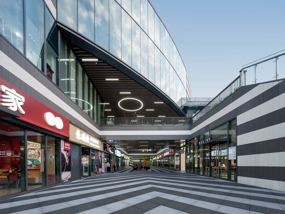 NEO Plaza Shanghai CLOU architects