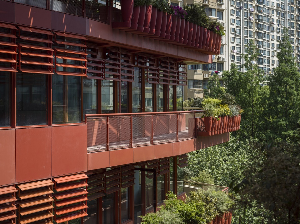 The street of 1000 red jars Jean Nouvel
