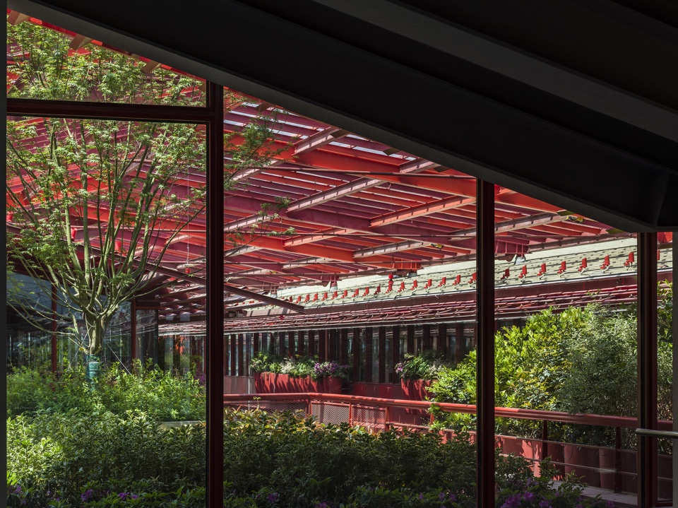 The street of 1000 red jars Jean Nouvel