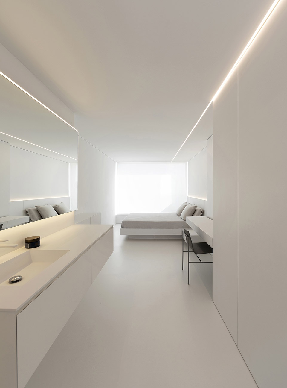 atic blanc spain by fran silvestre arquitectos