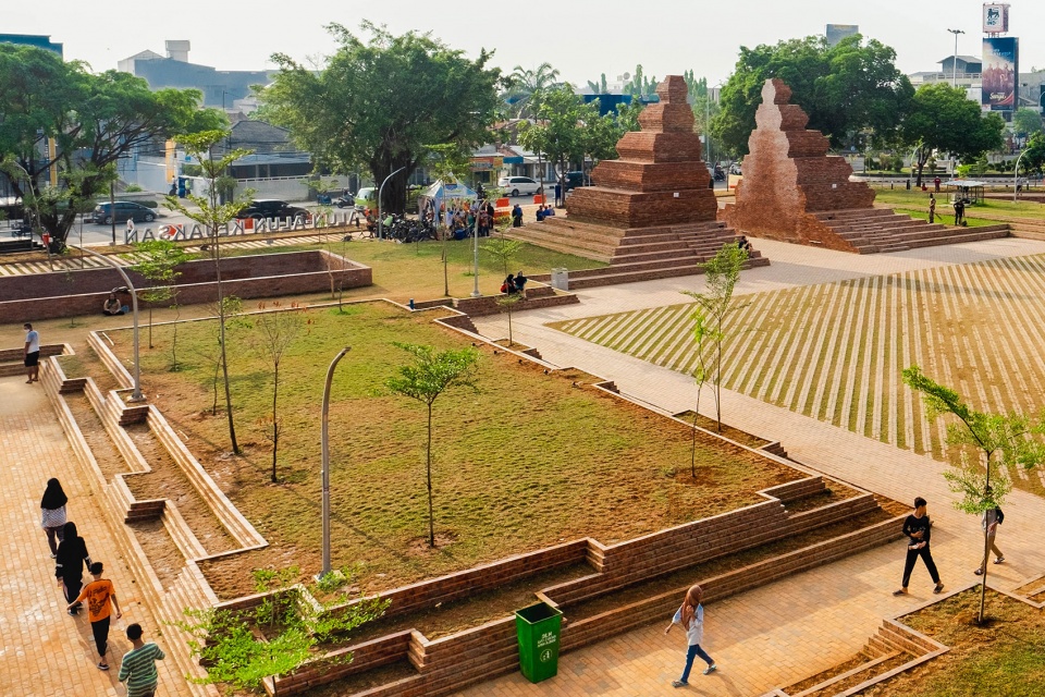 alun alun kejaksan square by shau indonesia