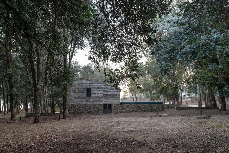 house in molvento by tectum arquitectura