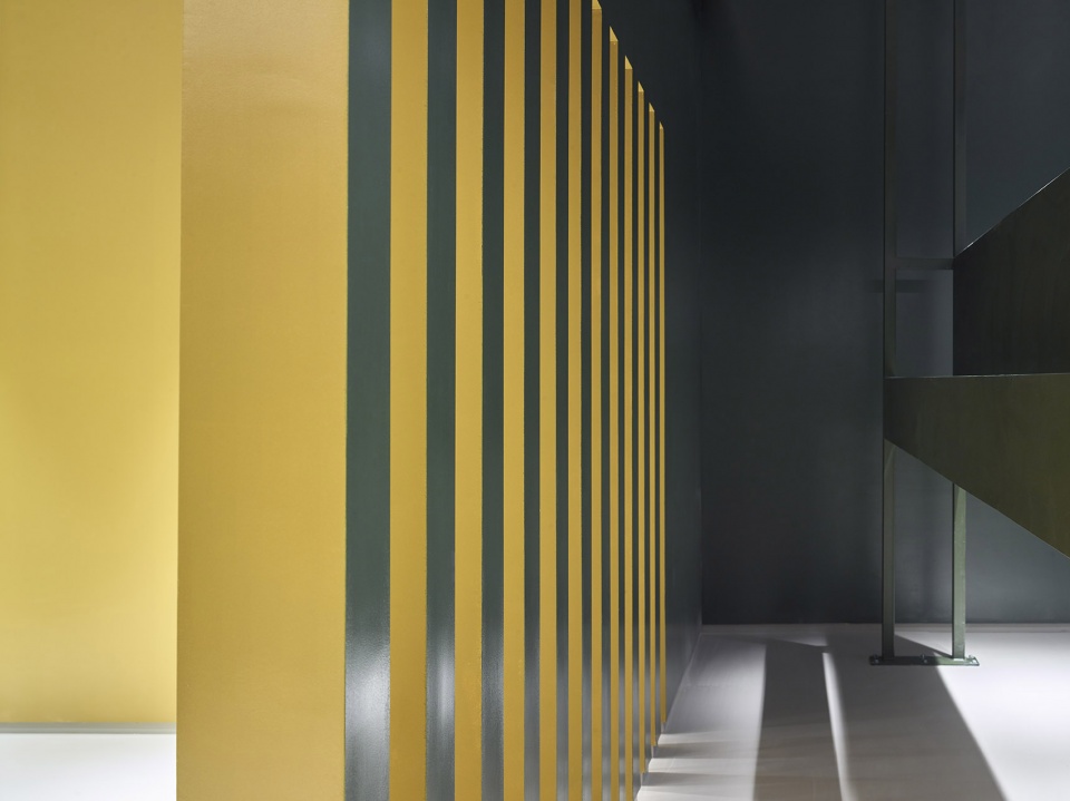 kaza furniture showroom by baranowitz goldberg architect