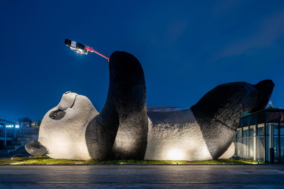 selfie panda by uap florentijn hofman