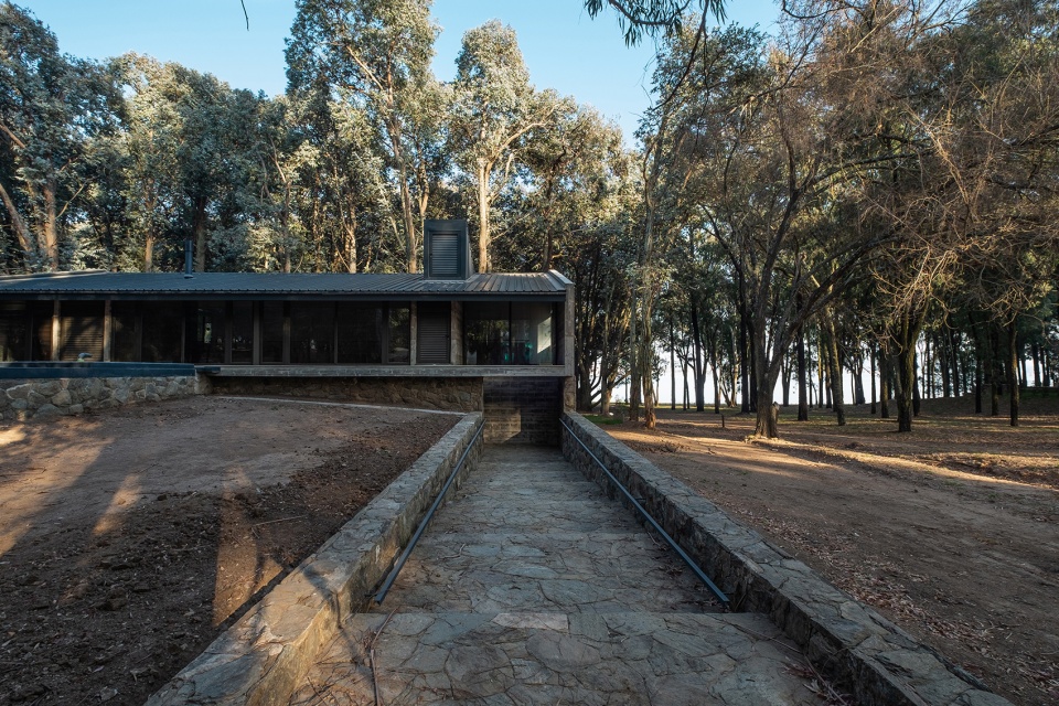 house in molvento by tectum arquitectura