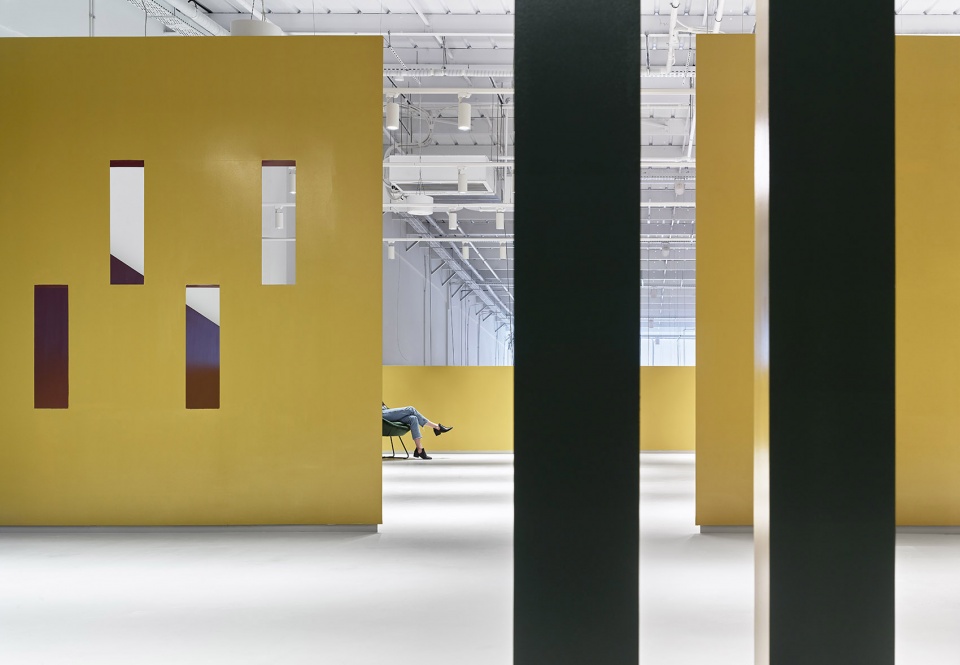 kaza furniture showroom by baranowitz goldberg architect