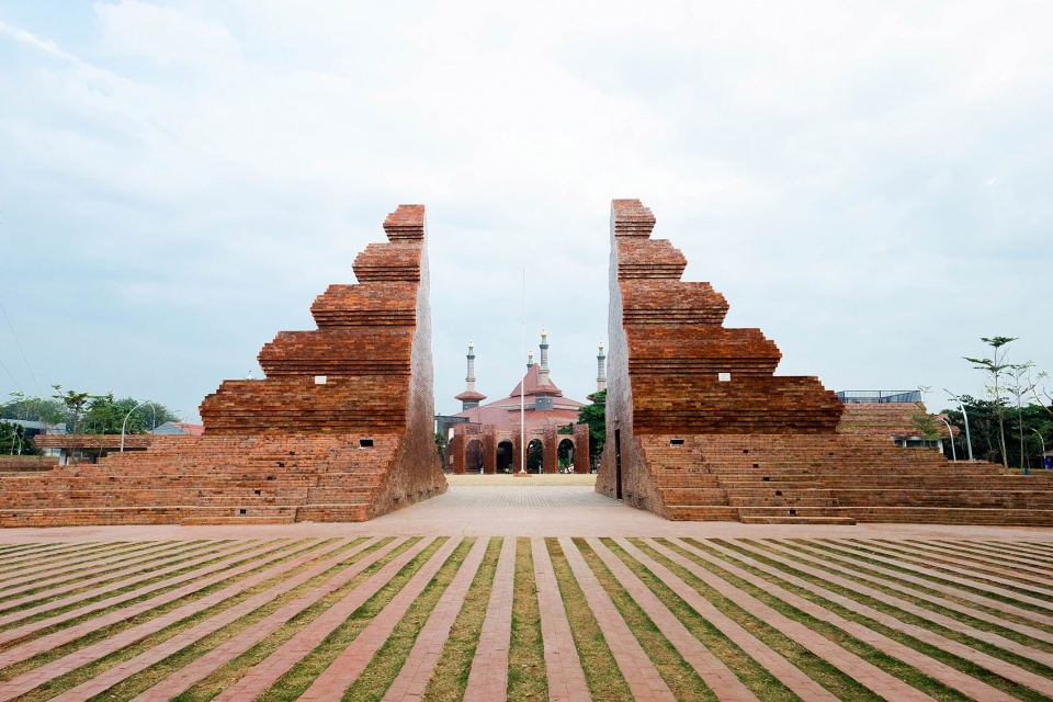 alun alun kejaksan square by shau indonesia