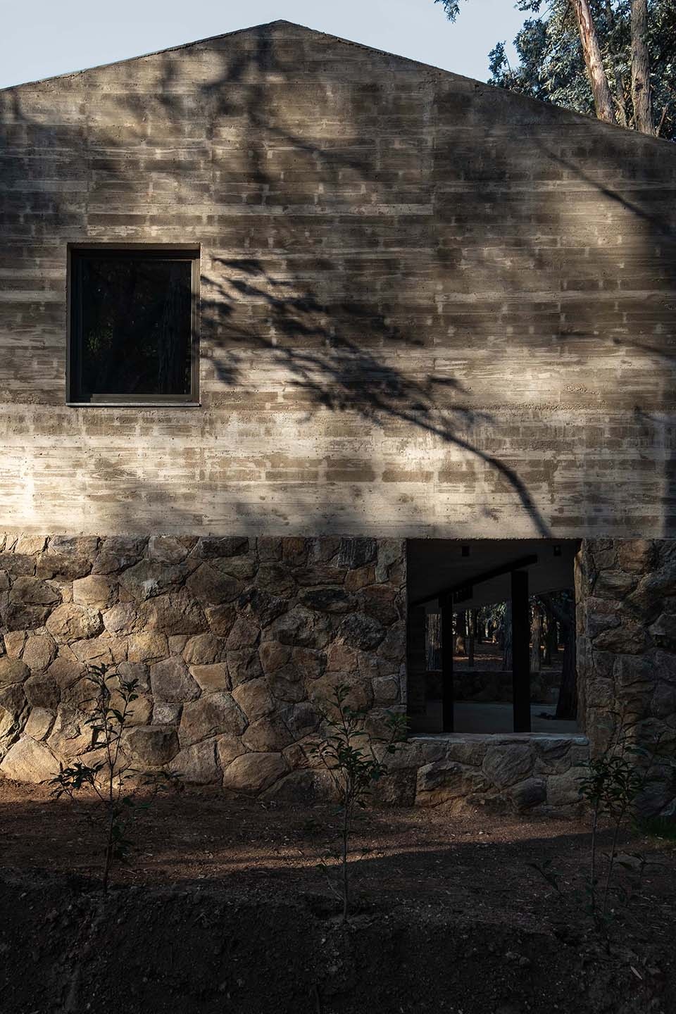 house in molvento by tectum arquitectura