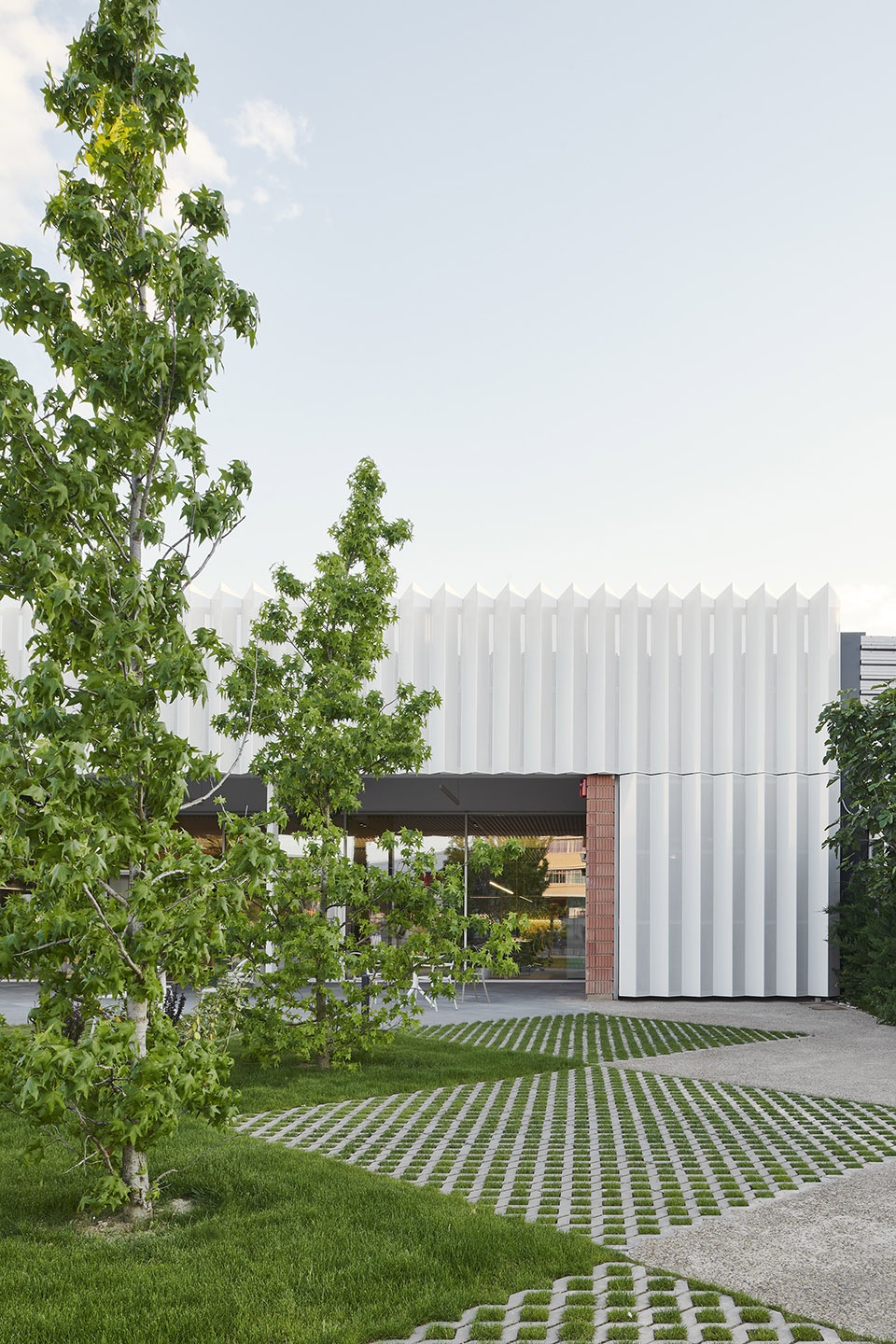 O78 Warehouse Renovation by DAVID MARTINEZ TANGRAM ARQUITECTURA DISENO
