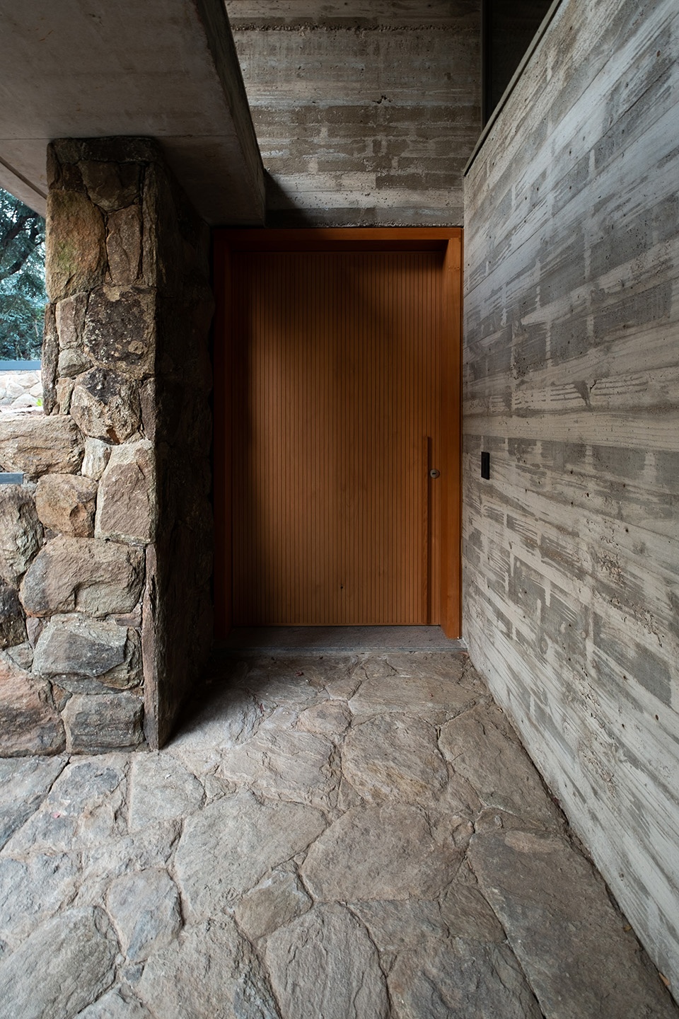 house in molvento by tectum arquitectura