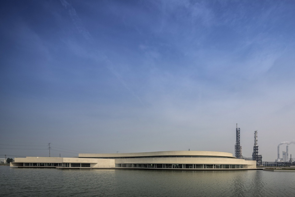 the building on the water by alvaro siza carlos castanheira