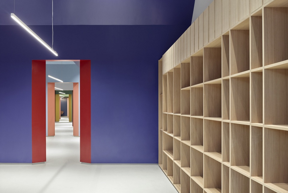 kaza furniture showroom by baranowitz goldberg architect