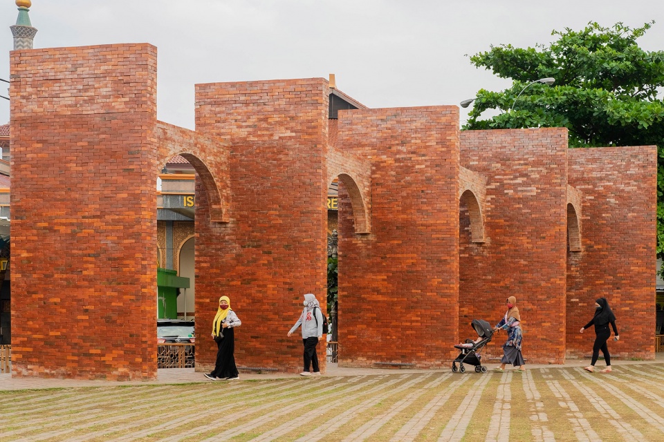 alun alun kejaksan square by shau indonesia