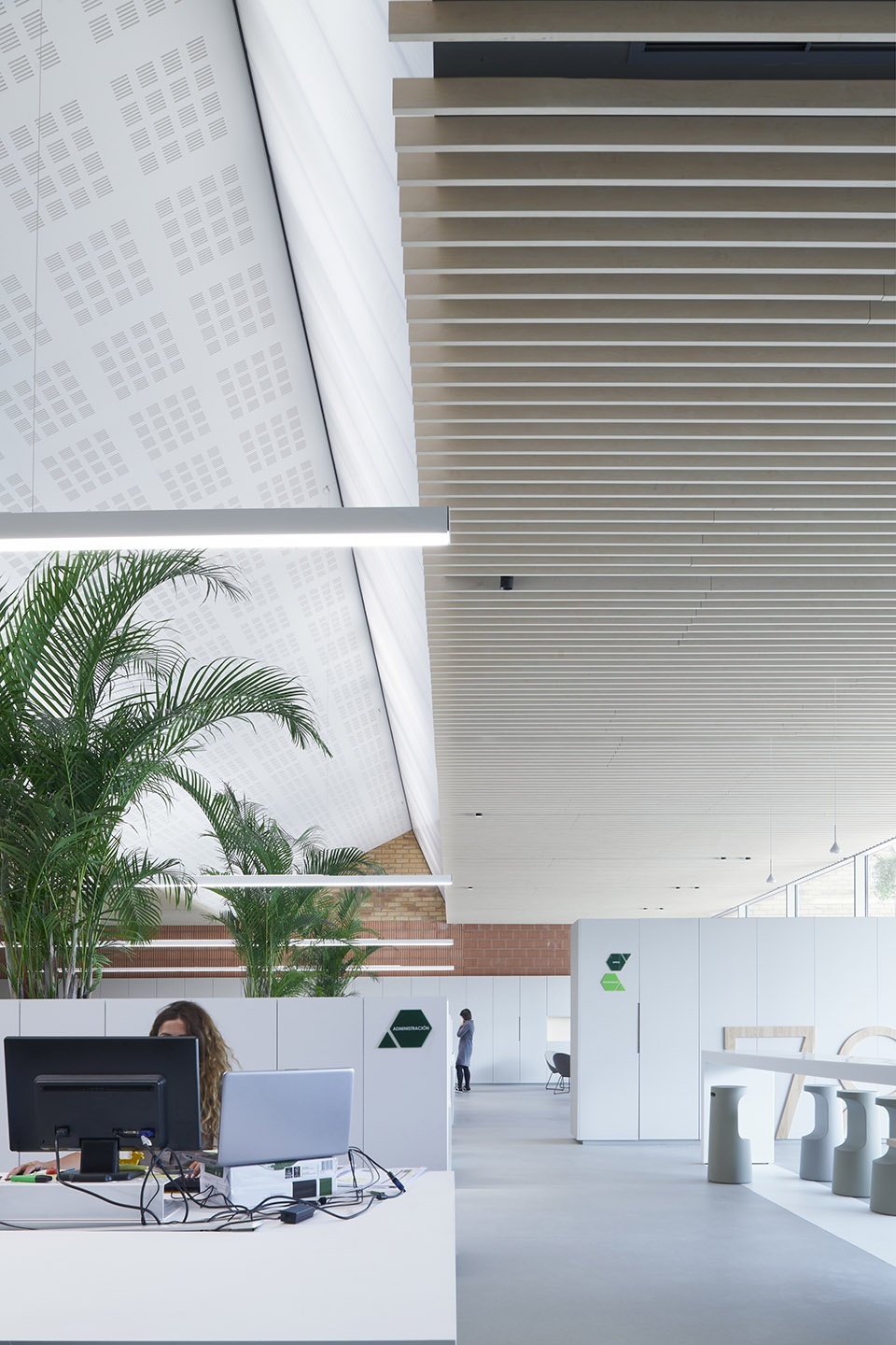 O78 Warehouse Renovation by DAVID MARTINEZ TANGRAM ARQUITECTURA DISENO
