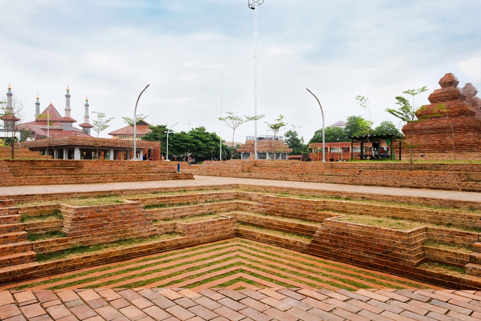alun alun kejaksan square by shau indonesia