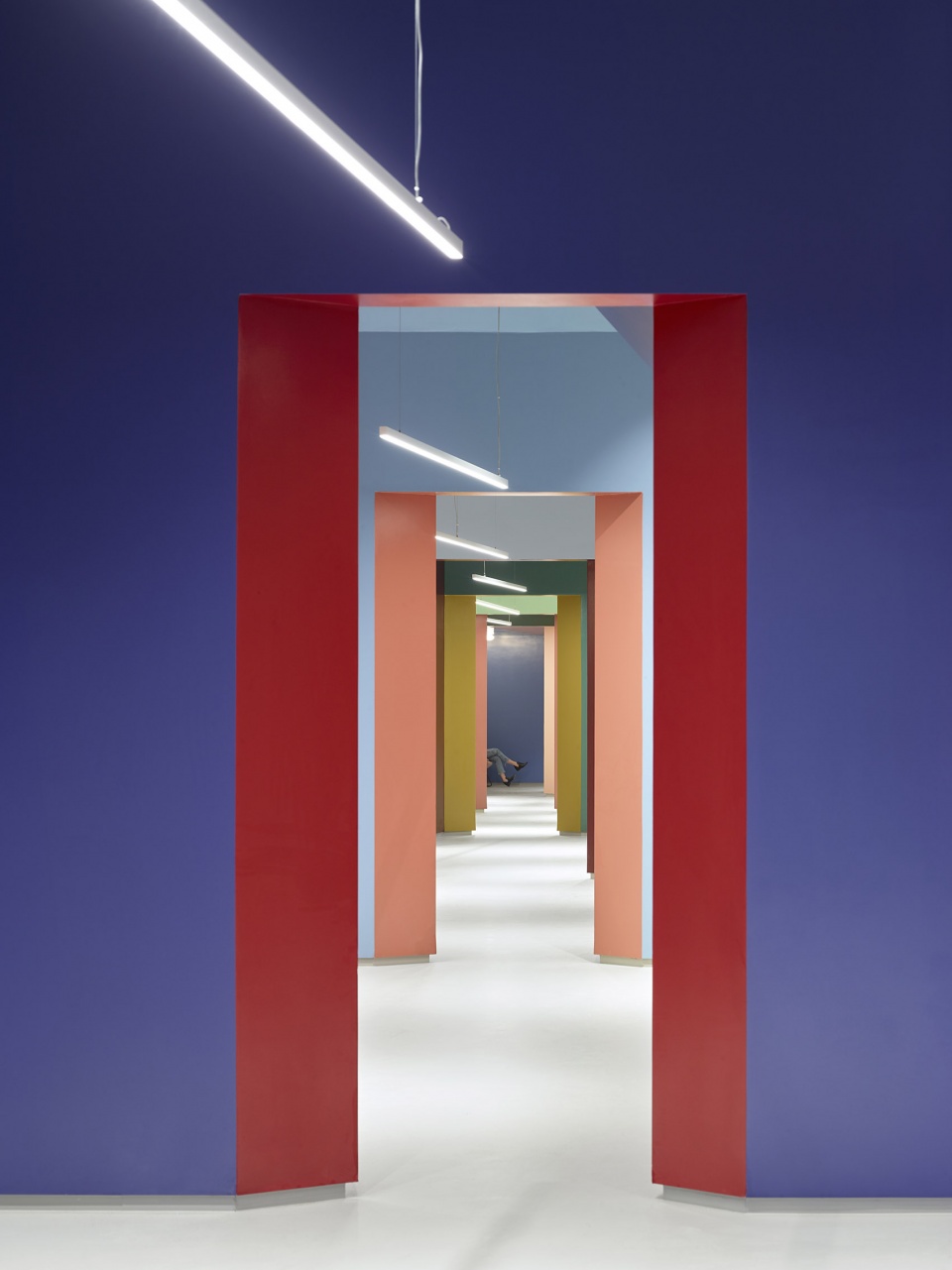 kaza furniture showroom by baranowitz goldberg architect