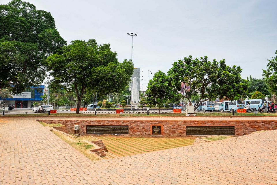 alun alun kejaksan square by shau indonesia