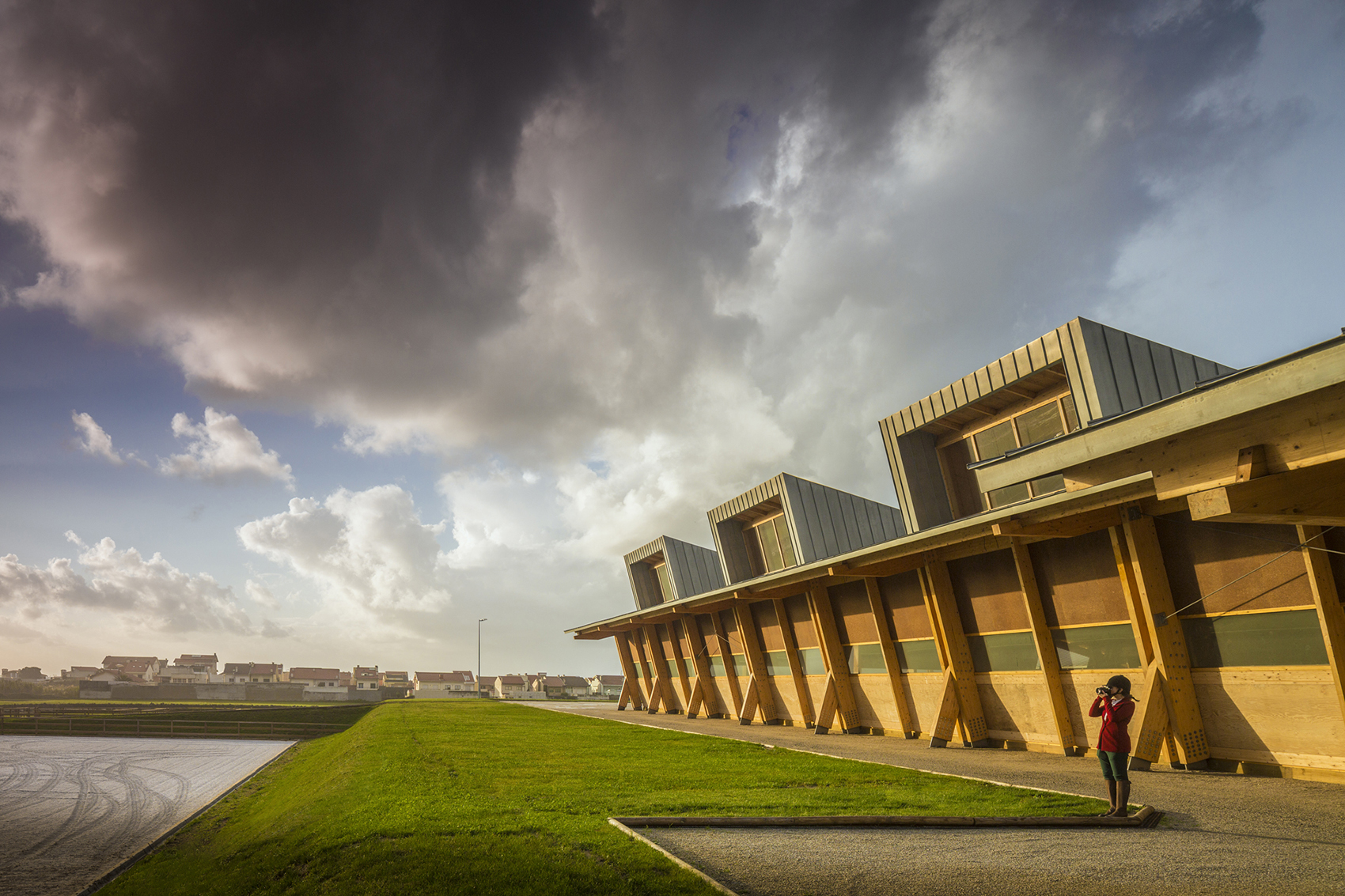 equestrian centre by carlos castanheira