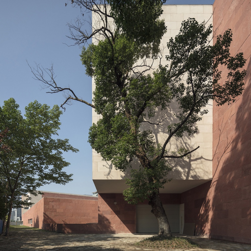china design museum of bauhaus collection by alvaro siza carlos castanheira