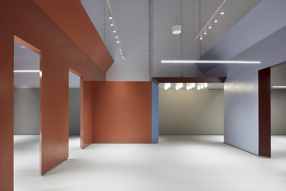 kaza furniture showroom by baranowitz goldberg architect