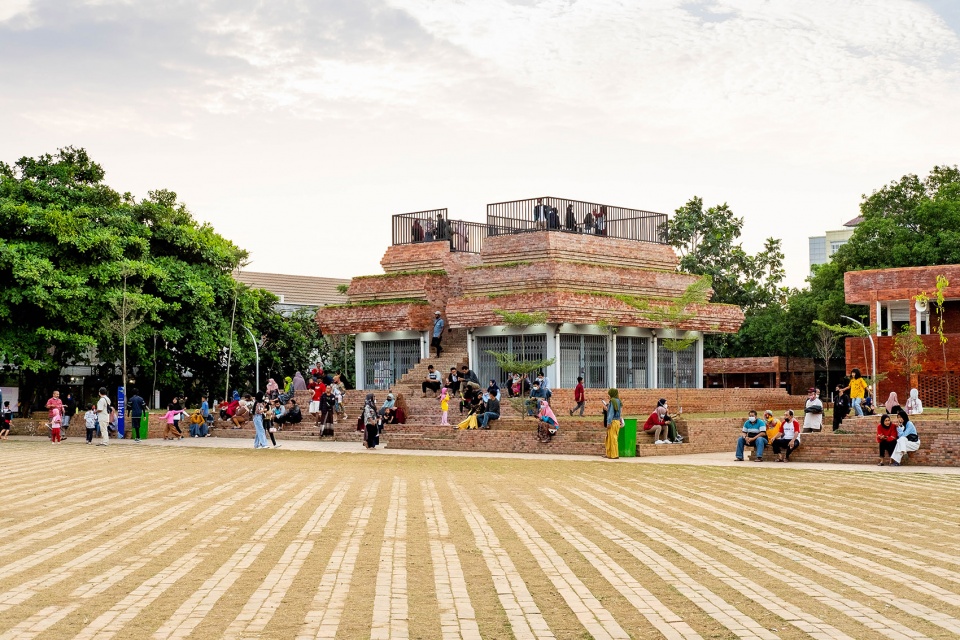 alun alun kejaksan square by shau indonesia