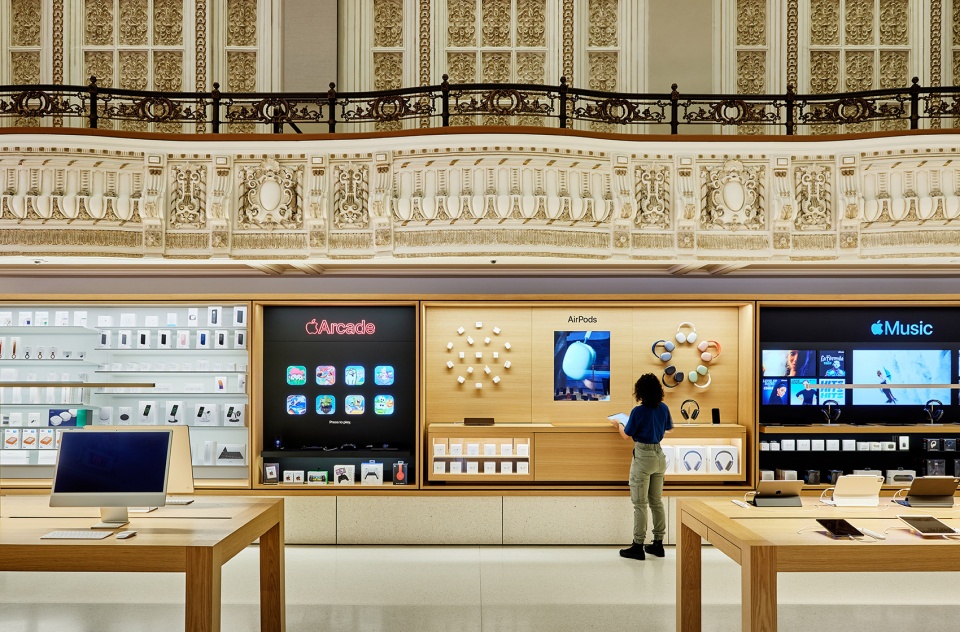 Apple Tower Theatre by Foster Partners