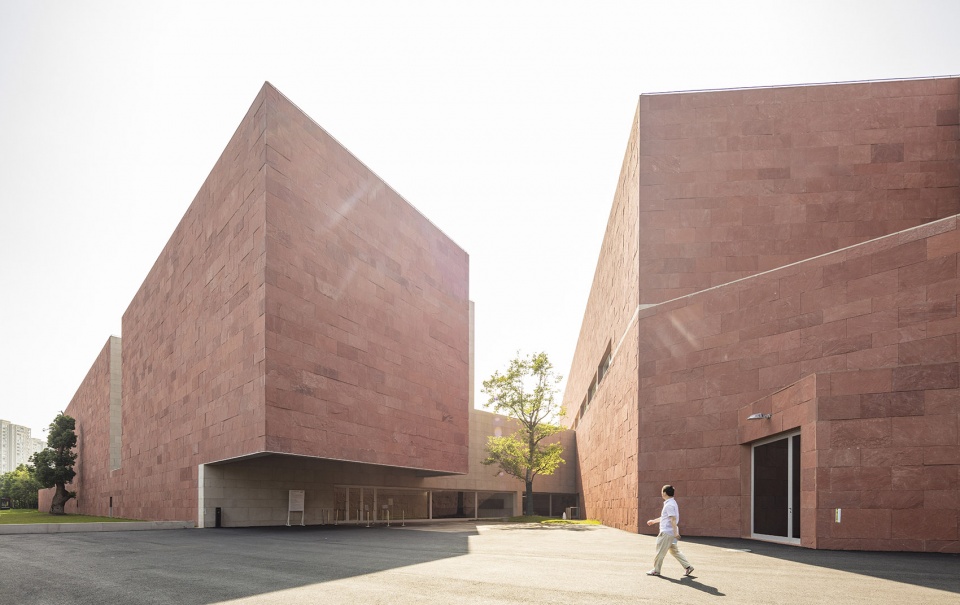 china design museum of bauhaus collection by alvaro siza carlos castanheira