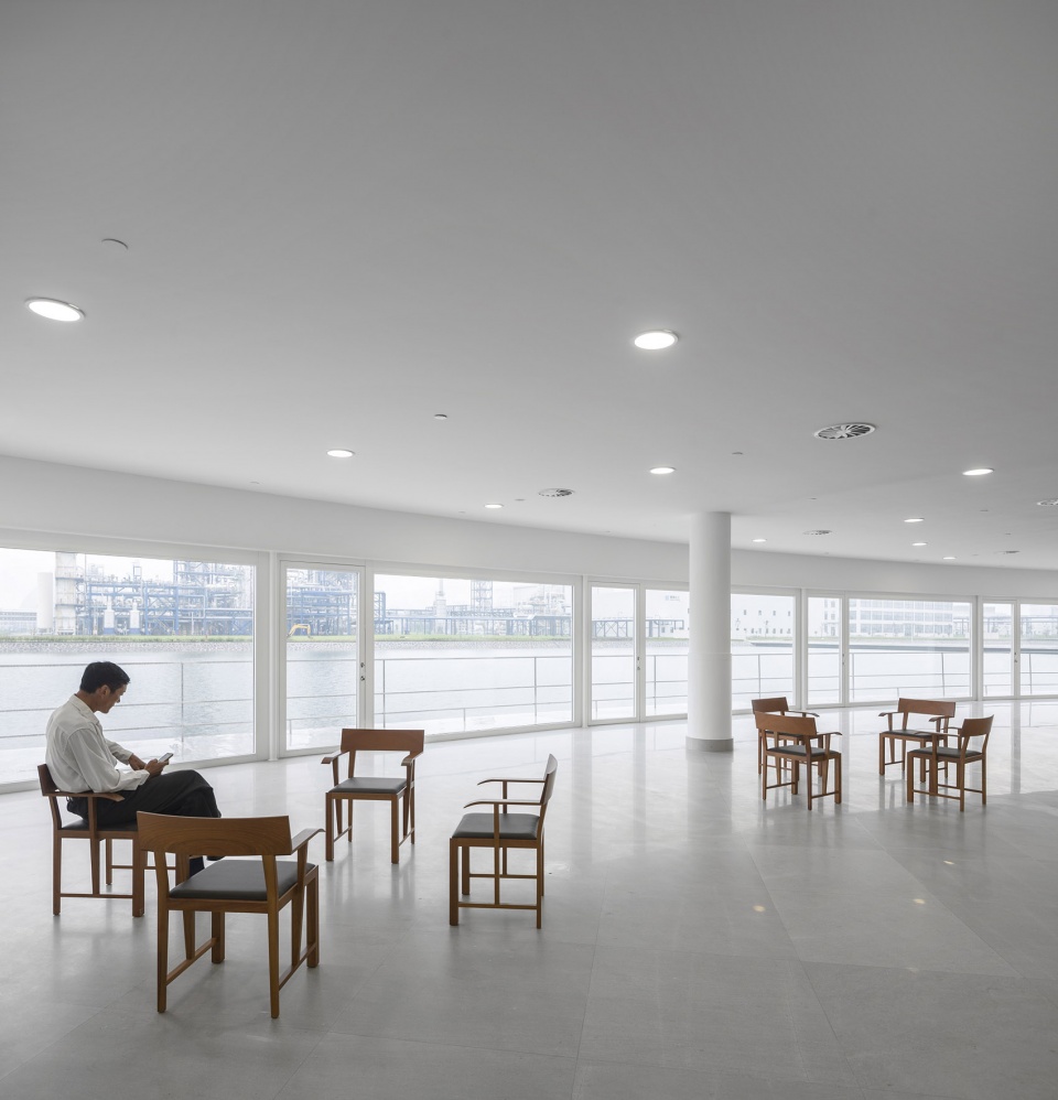 the building on the water by alvaro siza carlos castanheira