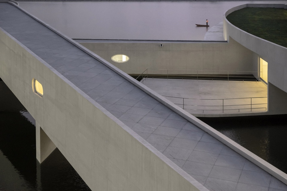the building on the water by alvaro siza carlos castanheira