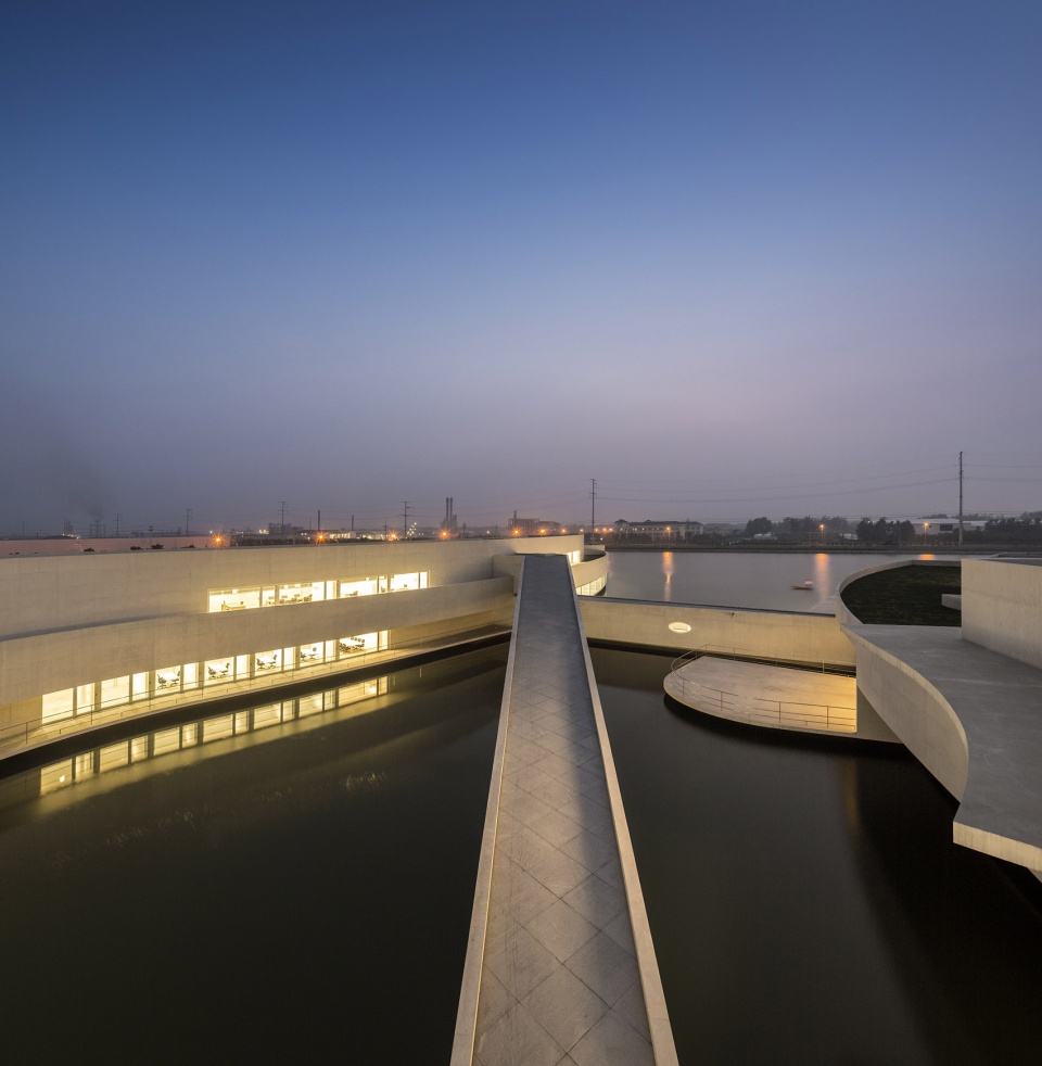 the building on the water by alvaro siza carlos castanheira