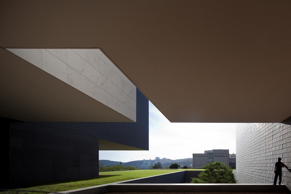 Amore Pacific Research and Design Center Alvaro Siza Carlos Castanheira Kim Jang Kyu