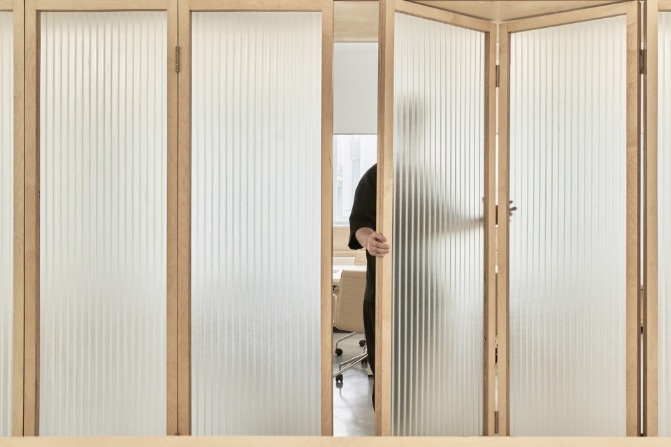 short sentence shanghai by woodo studio