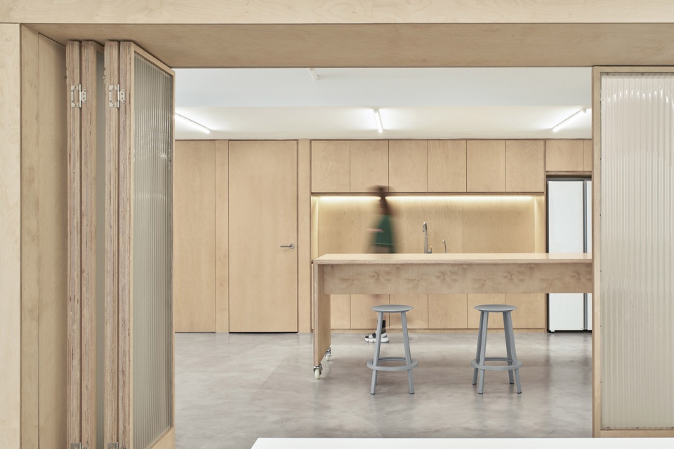 short sentence shanghai by woodo studio