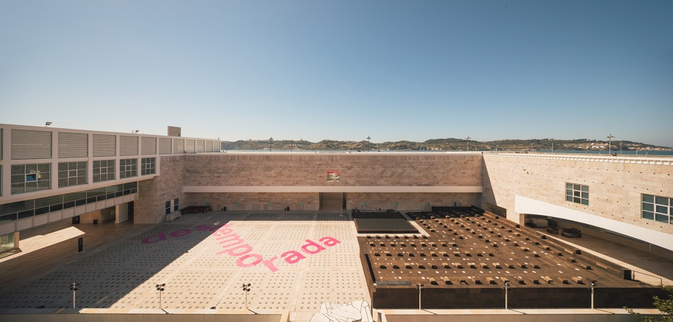 ccb auditorium by ricardo bak gordon