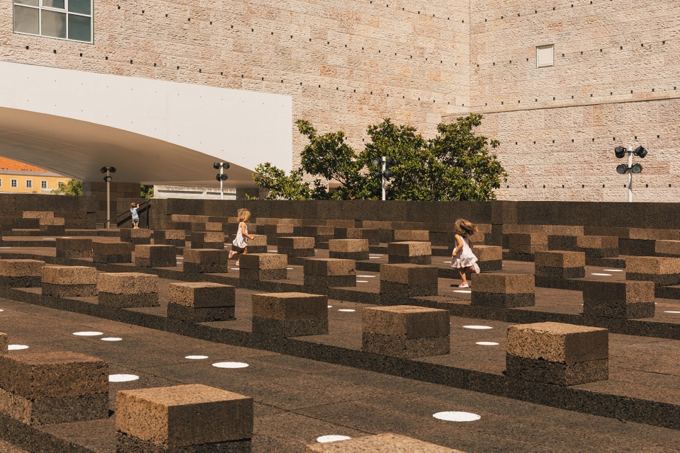 ccb auditorium by ricardo bak gordon