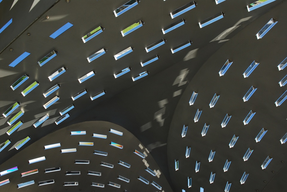 rain bow gate by tonkin liu