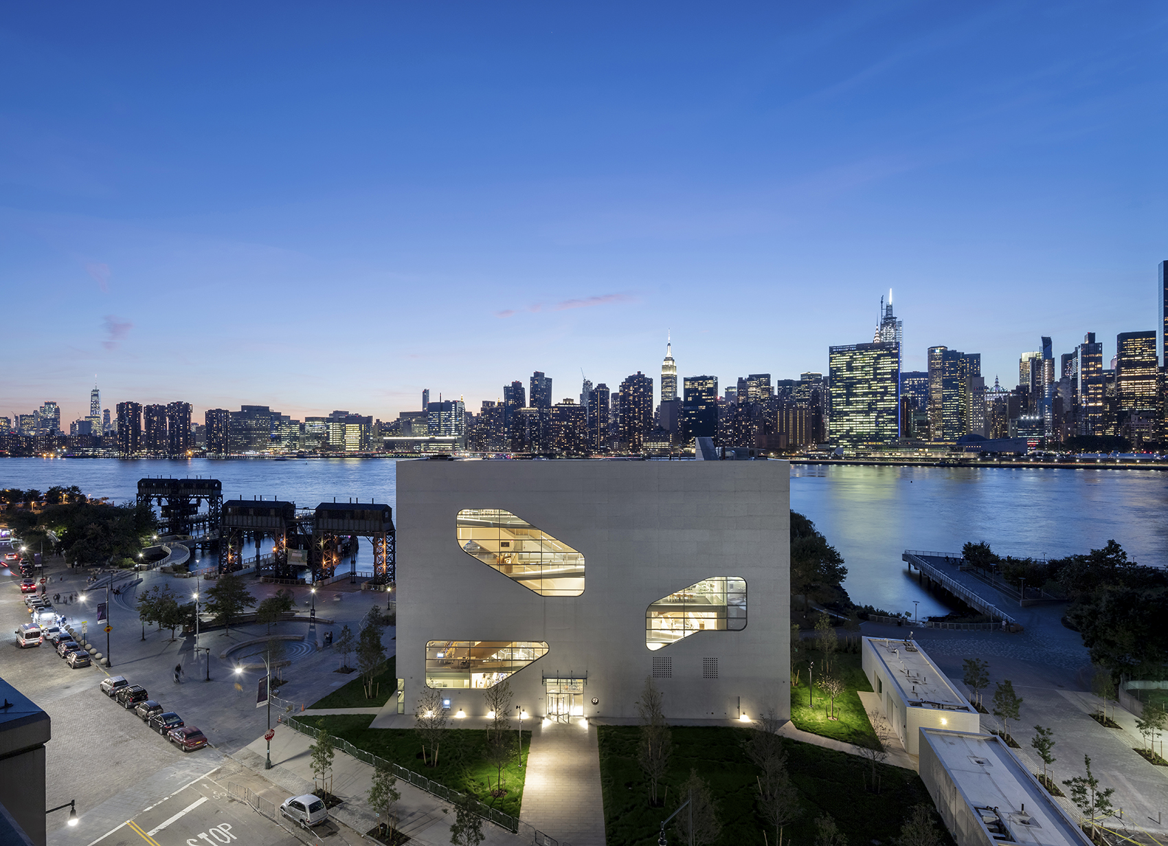 hunters point library queens by steven holl architects
