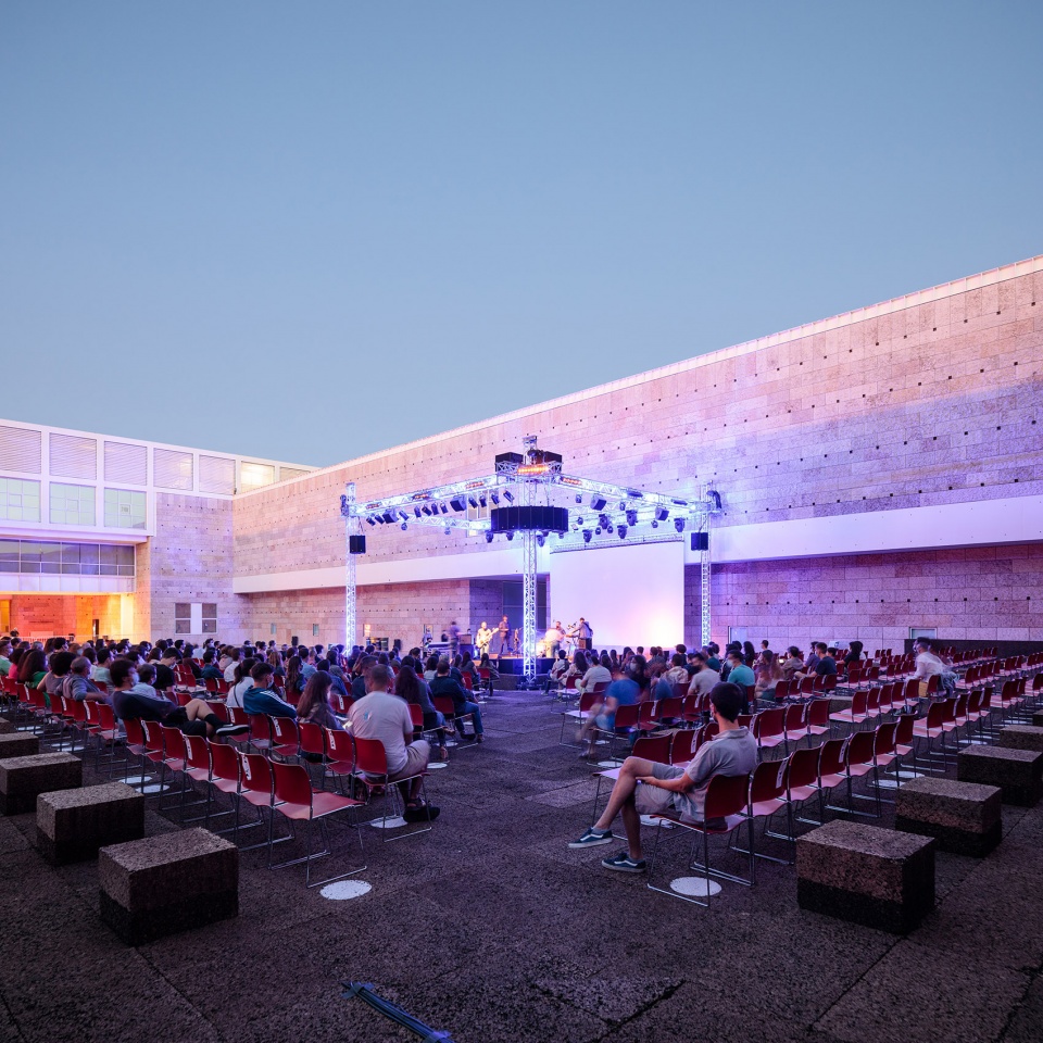 ccb auditorium by ricardo bak gordon