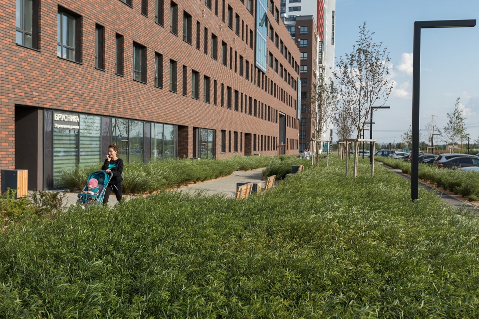 Public park and courtyards in Sukhodolsky quarter by Brusnika
