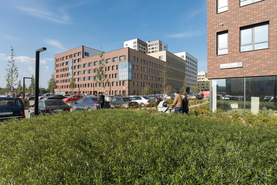 Public park and courtyards in Sukhodolsky quarter by Brusnika