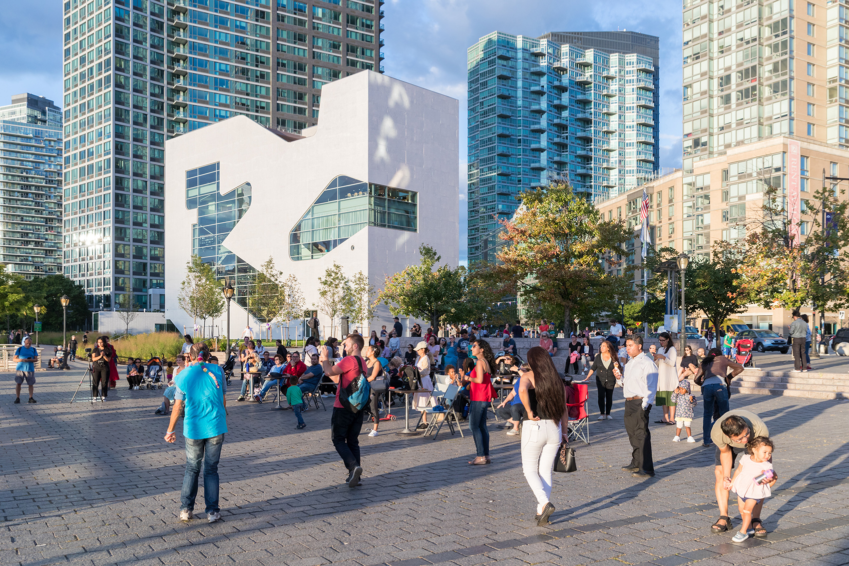 hunters point library queens by steven holl architects