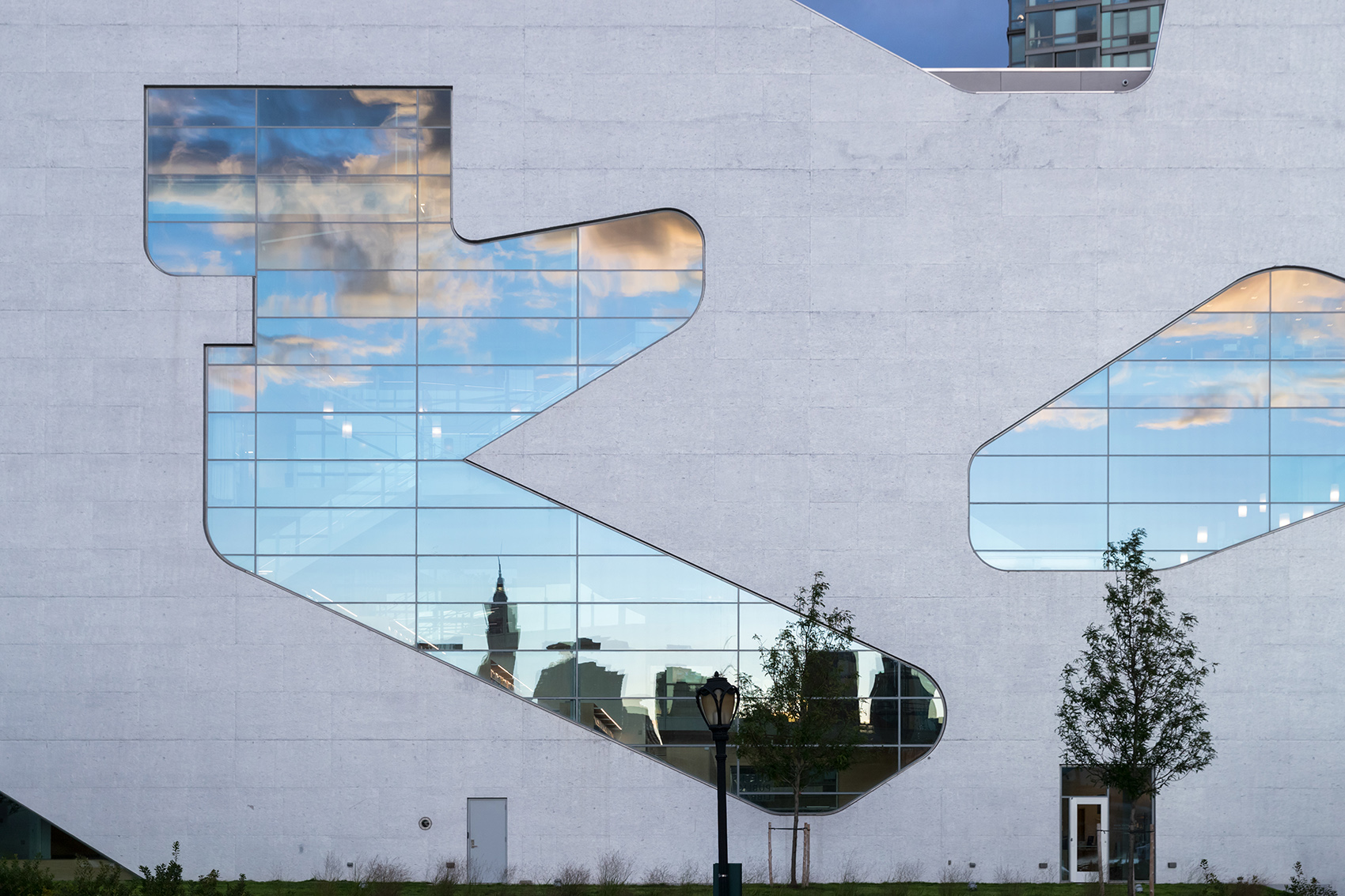 hunters point library queens by steven holl architects