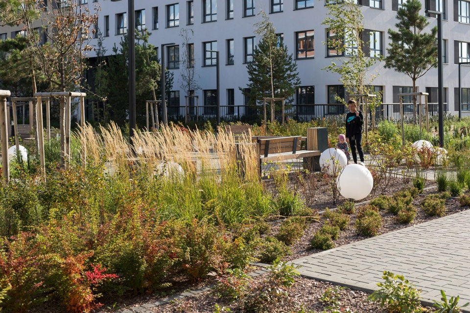 Public park and courtyards in Sukhodolsky quarter by Brusnika