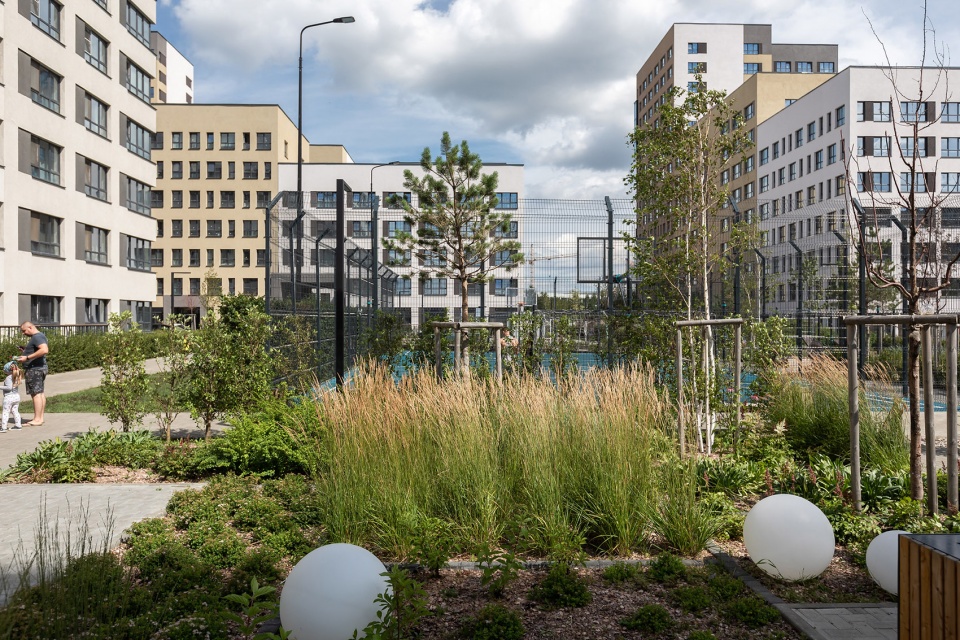Public park and courtyards in Sukhodolsky quarter by Brusnika