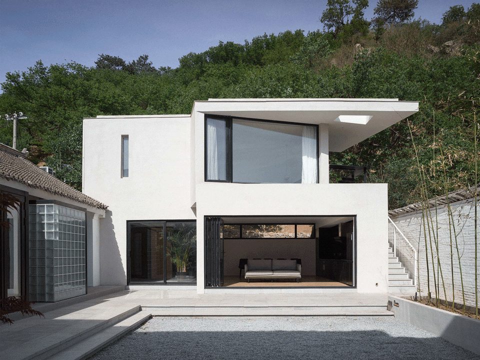 Mountain courtyard OEO