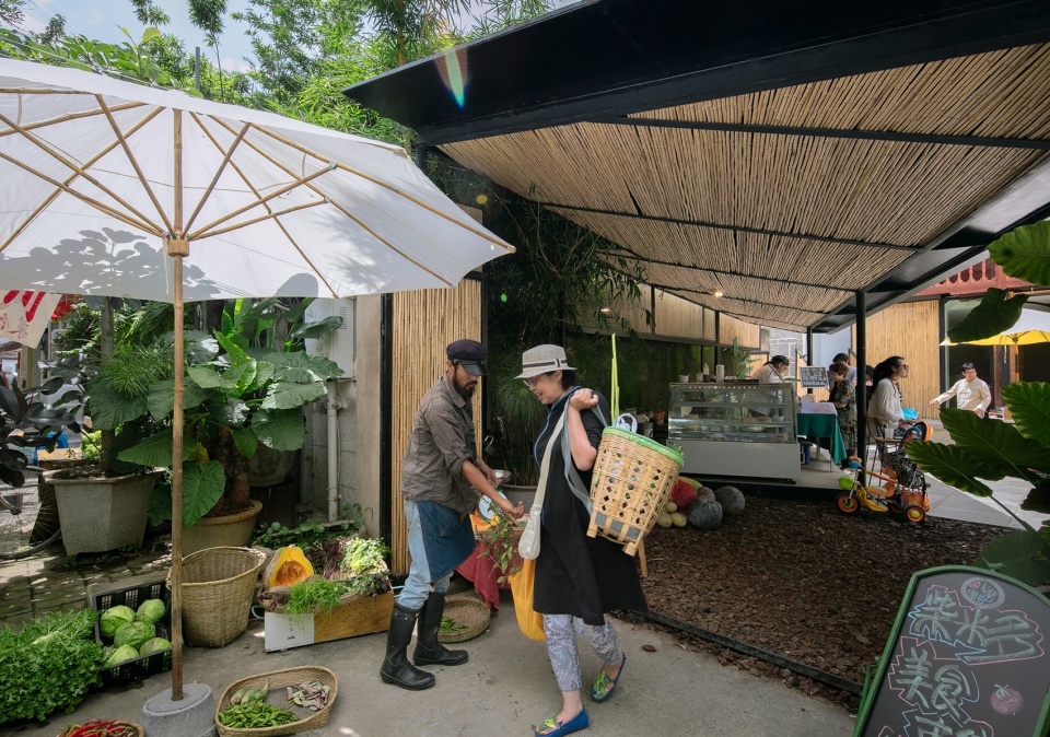 Chaimiduo Farm Restaurant and Bazaar by Zhaoyang Architects